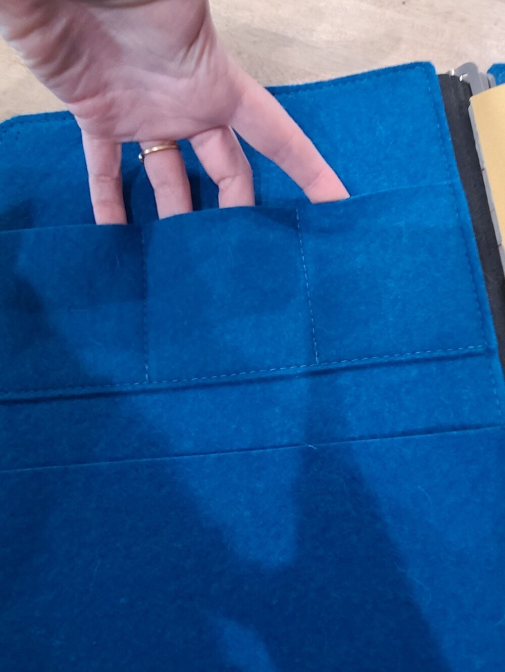 Roterfaden L Taschenbegleiter Leather Notebook Cover In Brown With Blue Felt - Picture 5 of 16